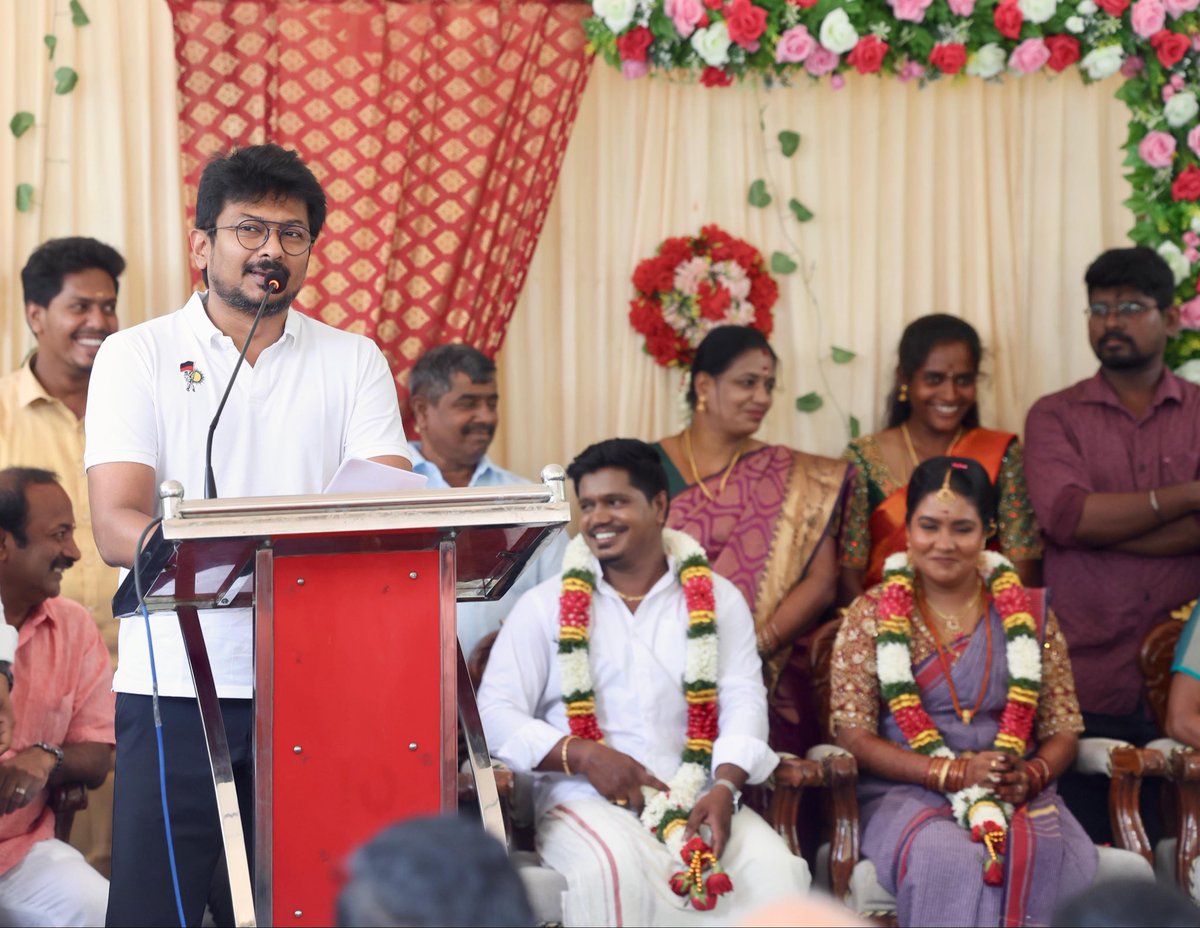 Udhaystalin's tweet photo. சென்னை தெற்கு மாவட்டம் - வேளச்சேரி மேற்குப் பகுதி @dmk_youthwing துணை அமைப்பாளர் தம்பி தினேஷ் - எலிசபத் மிசெல் ஆகியோரின் திருமணத்தை இன்று நடத்தி வைத்தோம்.

மணமக்கள் எல்லா வளமும் பெற்று பல்லாண்டு வாழ்கவென வாழ்த்தி மகிழ்ந்தோம். 

@Subramanian_ma @PrabhakarRaja88 https://t.co/y772V1yr3b