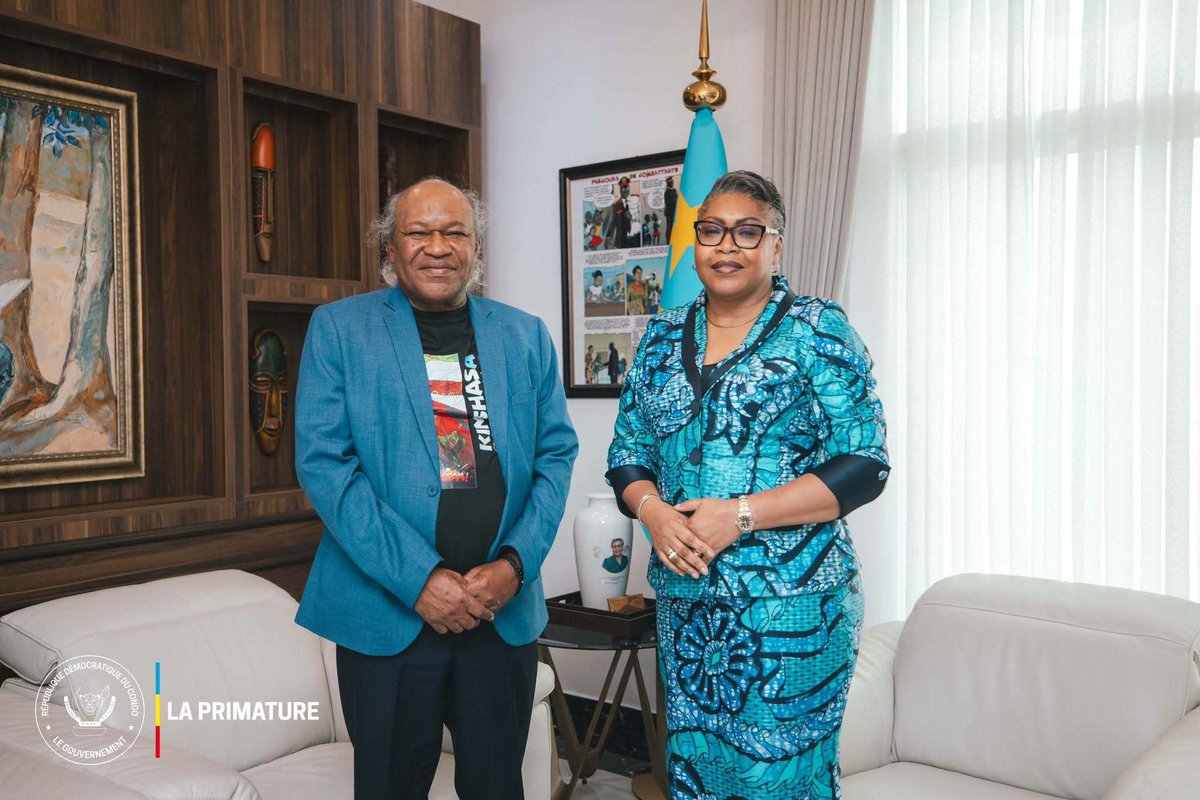 pahedipoula's tweet photo. La 1ère ministre de #RDC, @SuminwaJudith , adoube Barly Baruti et son festival de bande dessinée de Kinshasa. Le #Sabdam
https://t.co/zIyu6dwhLt https://t.co/mTrmzd8CAO