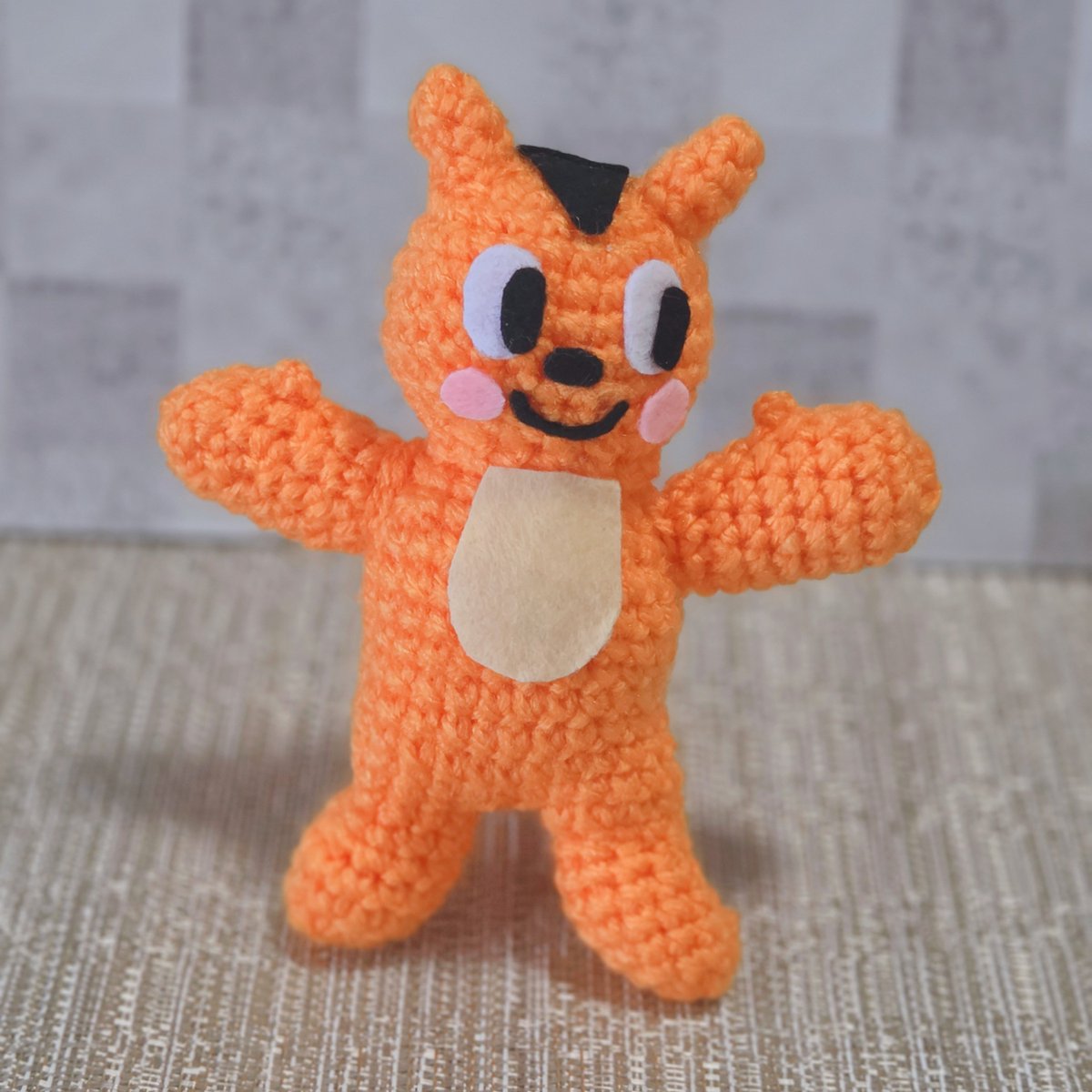handmade_lapel's tweet photo. A案のリスのキャラクターを
編みました🐿🧡

#Suica  #あみぐるみ
#crochet #かぎ針編み https://t.co/tZATtBrDy6