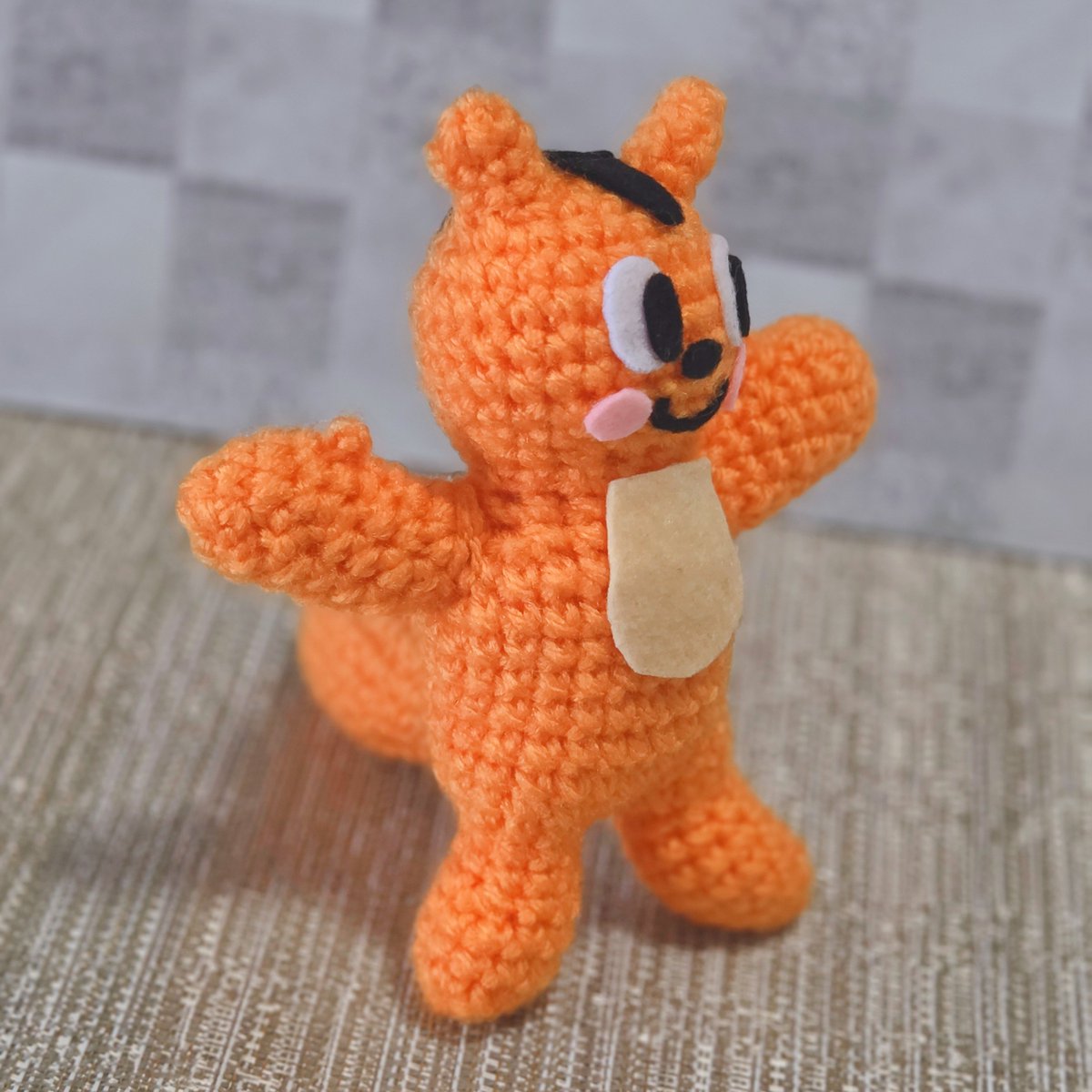 handmade_lapel's tweet photo. A案のリスのキャラクターを
編みました🐿🧡

#Suica  #あみぐるみ
#crochet #かぎ針編み https://t.co/tZATtBrDy6