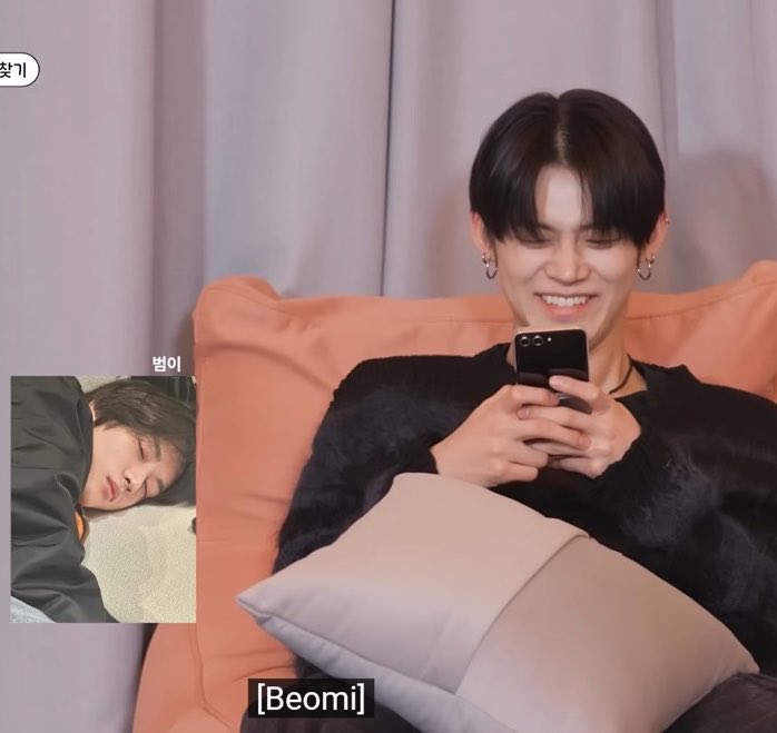 beomjunhourly's tweet photo. just like yeonjun loves to click pictures of beomgyu sleeping, so does beomgyu with yeonjun❤️ https://t.co/ns8F6Dl0lF