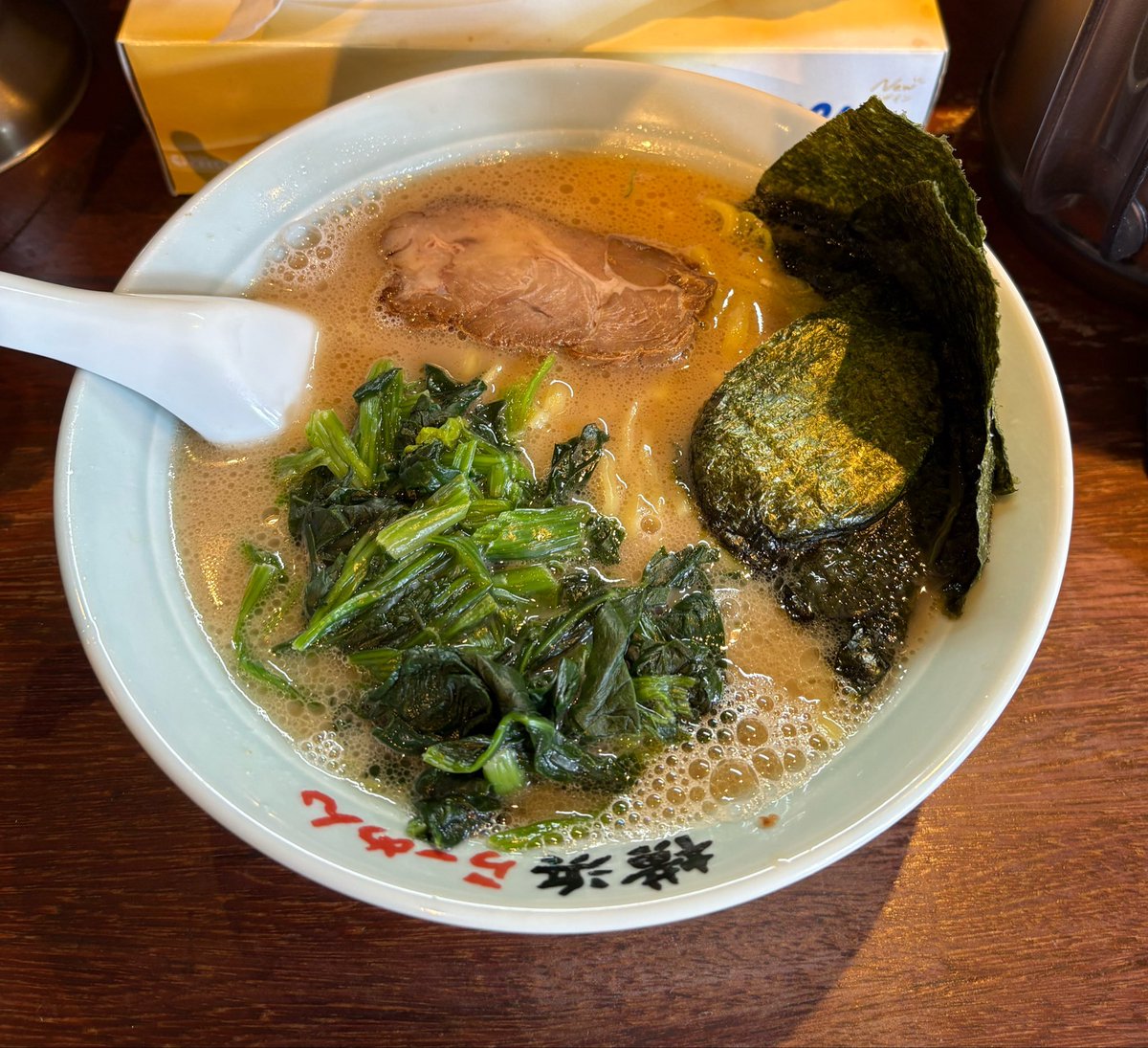 obtydi's tweet photo. 横浜に来たので本場の家系ラーメン食べてみた🍜 https://t.co/nZPXf4cmlz