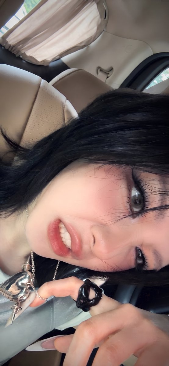 exxarbi's tweet photo. #PHARITA #파리타 https://t.co/fzJcBlBq8F