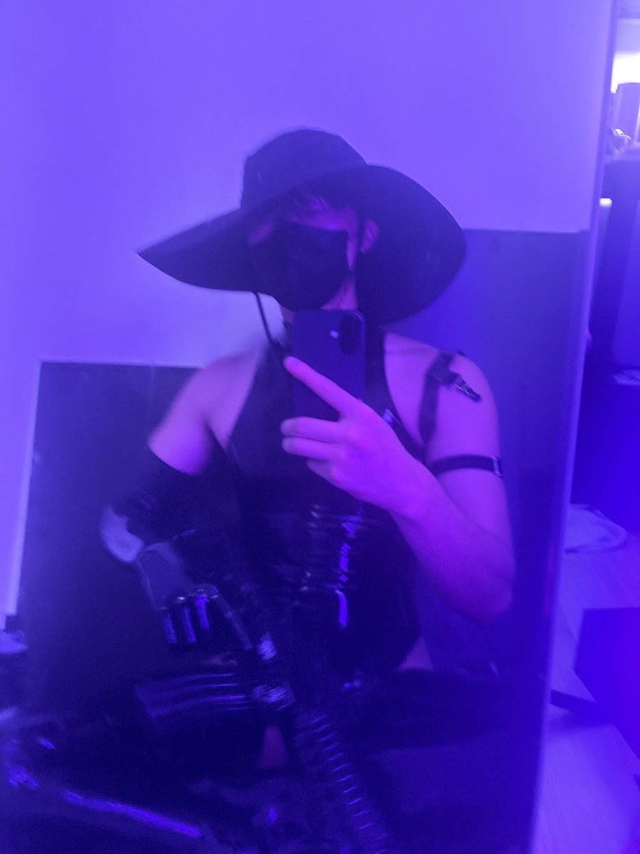 hoonigunx's tweet photo. 🤩 #latex https://t.co/hFKG5JAGpM