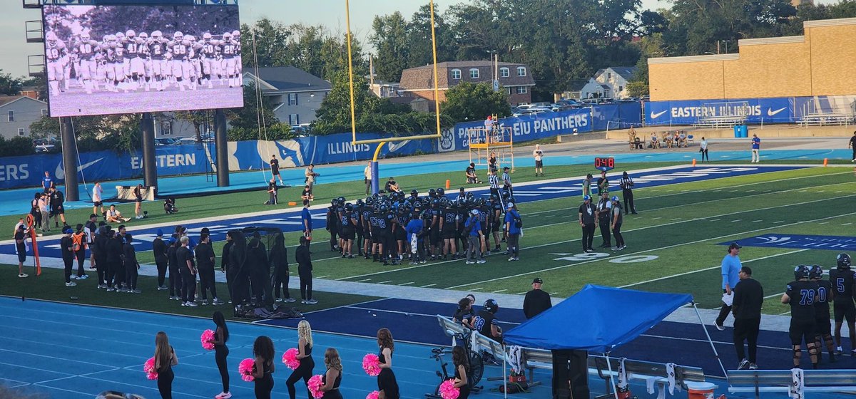 E5Darrett's tweet photo. Took a tour at @EIU_Panthers and loved the campus and got to get information about different opportunities they had to offer also had a great tour guy manaf also got a chance to attend a @EIU_FB game and loved the experience of the panther community!! #GoPanthers https://t.co/d7EEfxRp7Q