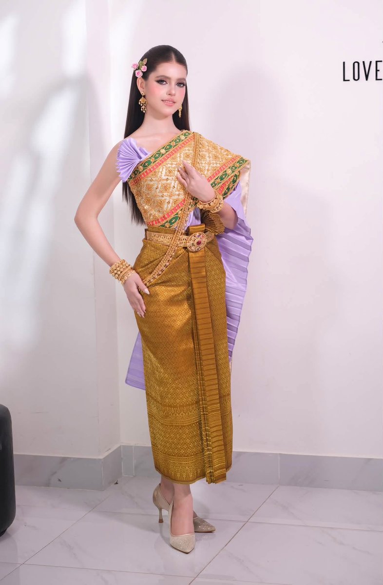 Justme_Ryny's tweet photo. Beauty and elegance in Khmer Traditional Dress #Sbaikhmer #khmertraditionalclothes 
#khmer #Dress #Cambodia #TraditionalDress https://t.co/TDFnziSGus