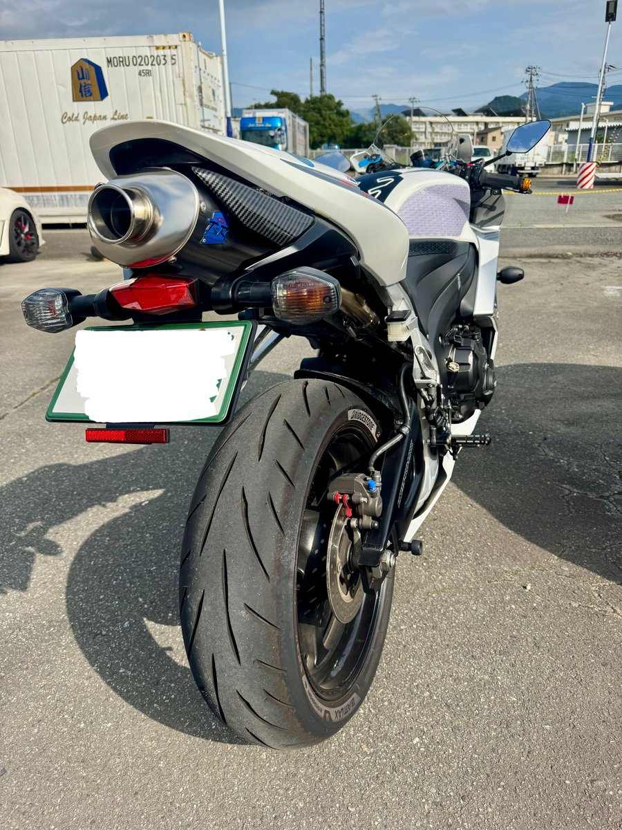 You1083's tweet photo. #cbr600rr 
ようやくTSRマフラー装着管理👍
ブレーキランプとの干渉あり難儀しましたわ💦
解決ついでにフェンダーレスにしてやった😇
苦労はしたけど音は最高です👍 https://t.co/mI1ygT3Cde