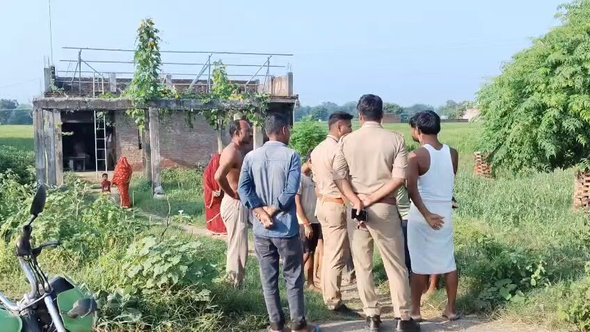DinPatrkar's tweet photo. कौशाम्बी के सैनी थाना क्षेत्र के डोरमा NH किनारे चल रही आटा चक्की से लाखों रुपये कीमत के सोलर पैनल चोरी पीड़ित ने डायल 112 पर दी सूचना 
@dgpup 
@uppolice 
@ADGZonPrayagraj
@deo__kaushambi 
@kaushambipolice https://t.co/pePJ18lKzG