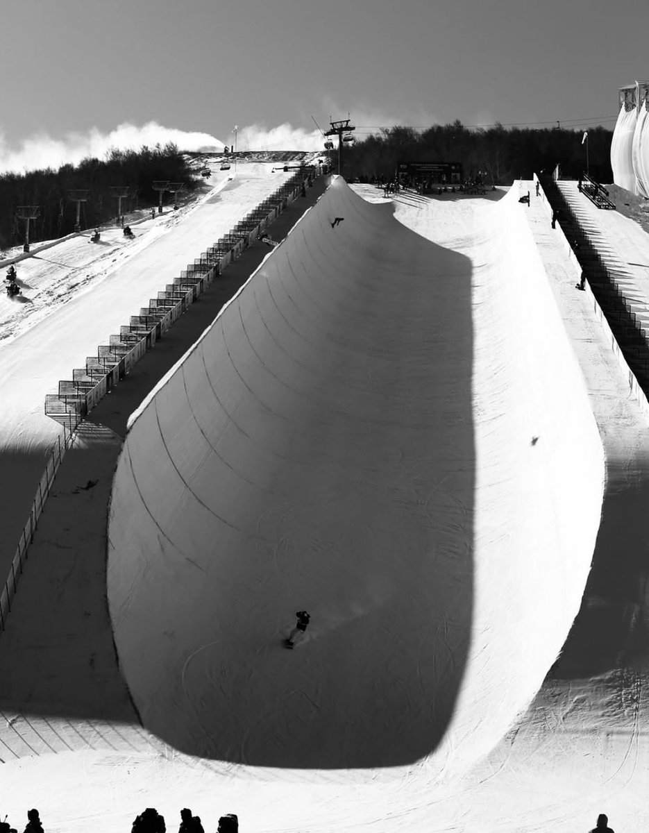 MoosaviTanja's tweet photo. The 2026/27 Park &amp; Pipe season is coming. 🏂

FIS is launching its International Judges Clinics for Snowboard &amp; Freeski, preparing judges for elite Slopestyle, Big Air &amp; Halfpipe competition.

Expertise. Consistency. Precision.

#FIS #Snowboard #Freeski #WinterSports https://t.co/GOtBMTdulP