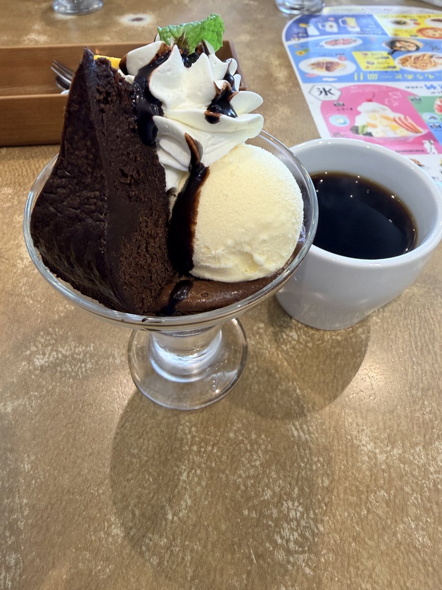 ipusiron's tweet photo. 本日はTrion（ @Trionworld121 ）さん夫妻とココスでお昼ご飯。
近況報告＆人生相談に乗っていただき、楽しい時間を過ごせました。
お土産に前沢牛の肉みそと水素水まで、ありがとうございました。
Trionさんのnoteは具体的で面白いのでおすすめです😀
https://t.co/YFq9ZE87mG https://t.co/nmuXWhRrR4