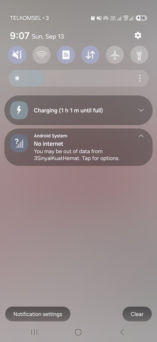 middleclass_id's tweet photo. Ini knp internetny gk bisa ya?
Pdhl kuota msh 64 GB 5G. Jaringan juga trkoneksi 5G (tri di sim 2)

Kok gk bisa internetnya? "Out of data" ?!! @triindonesia @3CareIndonesia
Kemarin beli paket Happy 160GB (80GB+80GB 5G)
Yg reguler dah habis, yg 5G masih 64 GB. Masa aktif 11 hari lg https://t.co/rmK5FPtUkG