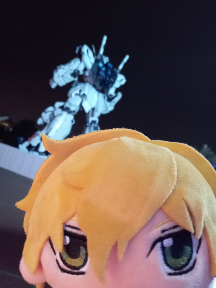 _f_u_'s tweet photo. これは9/10ハム誕だ〜ってガンダムを見せてあげてたときのすがた https://t.co/eFqUqEH0rc