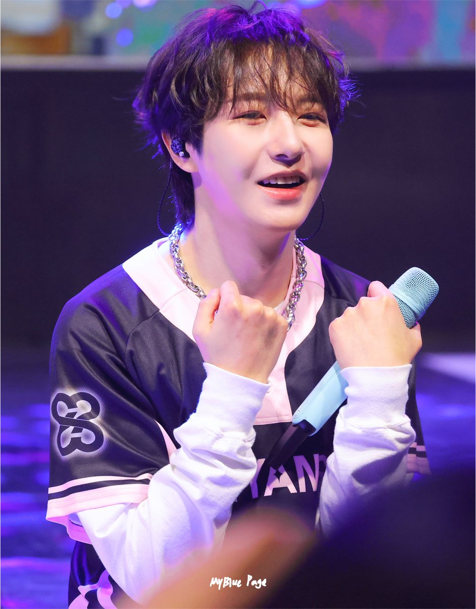 MyBluePage's tweet photo. 콩콩콩

260910 한양여대
#런쥔 #RENJUN #ロンジュン #黄仁俊 #仁俊 https://t.co/4EpBfyRxtr