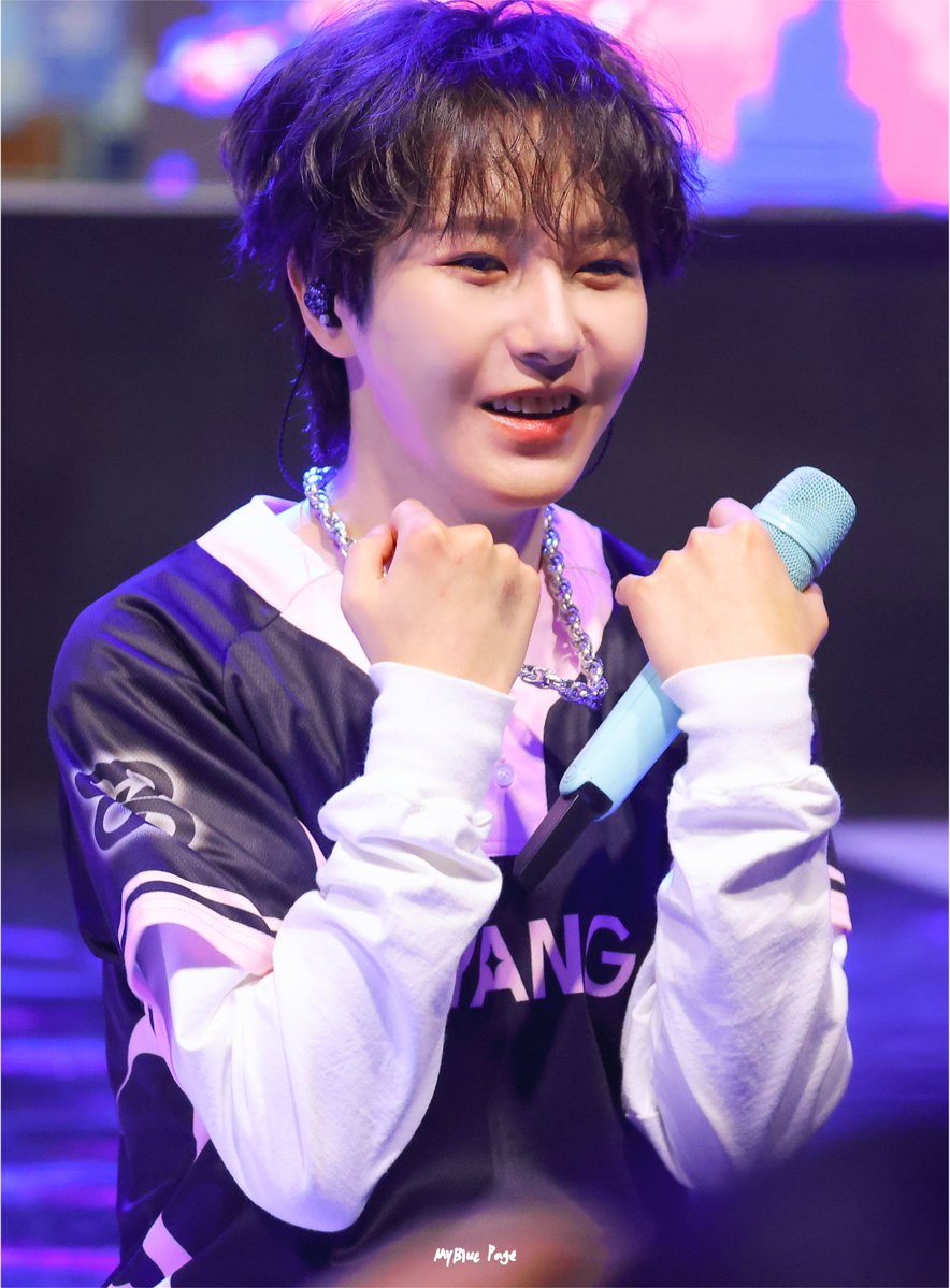 MyBluePage's tweet photo. 콩콩콩

260910 한양여대
#런쥔 #RENJUN #ロンジュン #黄仁俊 #仁俊 https://t.co/4EpBfyRxtr