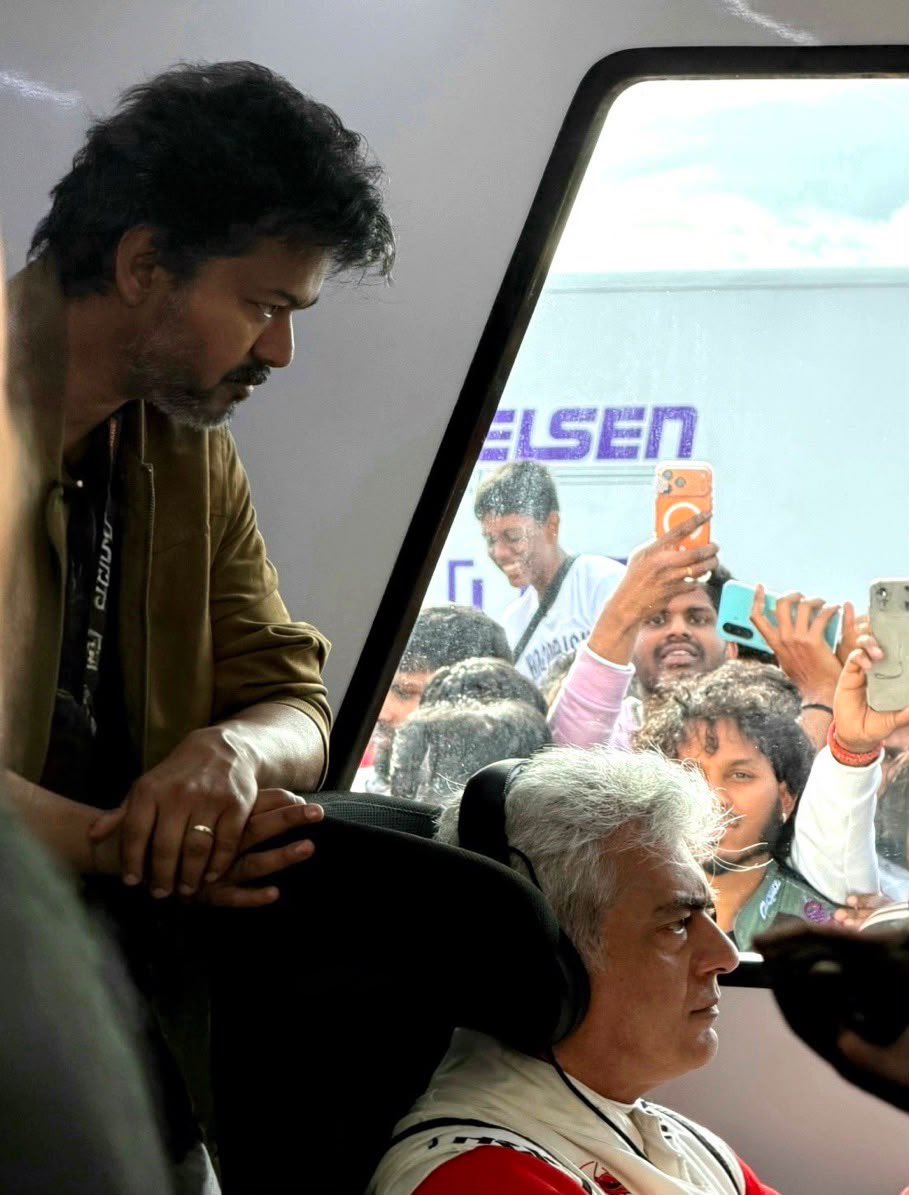 Pokkiri_Victor's tweet photo. Undoubtedly Picture of the Year..!

@TVKVijayHQ @Akracingoffl 🔥🔥❤️ https://t.co/X4fZcilDVz