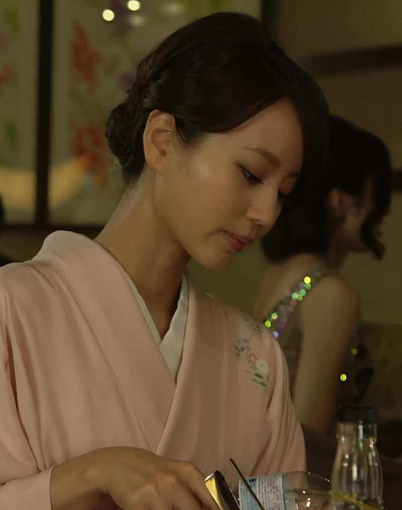 Makimakimsthid's tweet photo. 着物姿に貫禄があるかないかがかかってる
堀北真希も妖しい魅力があった https://t.co/HWiMRUvOud