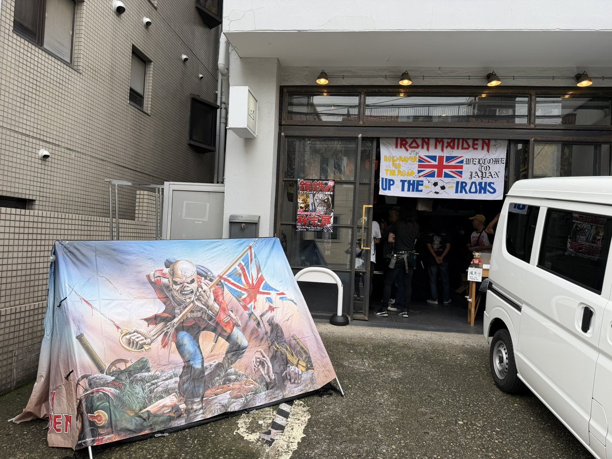 Passofsunao's tweet photo. IronMaidenコレクターの方の展示会に行ってきた。ツアーで使われた巨大エディ拝ませていただきました。あと中学生の時買いたかったけど金がなく泣く泣く諦めたボックスセットもあってエモい気持ちになりました。。。#ironmaiden https://t.co/XEMCBYZEWH
