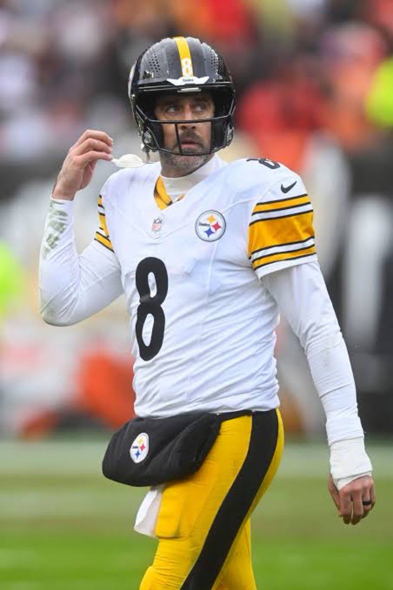 ValereAnne1970's tweet photo. Aaron Rodgers... "Covid was a multi-trillion dollar worldwide Psyop meant to see how much they can control us. That’s why people dislike me… because I don’t give a shit. I’m going to tell the truth."
85% of people complied. https://t.co/EHrlTncBfe