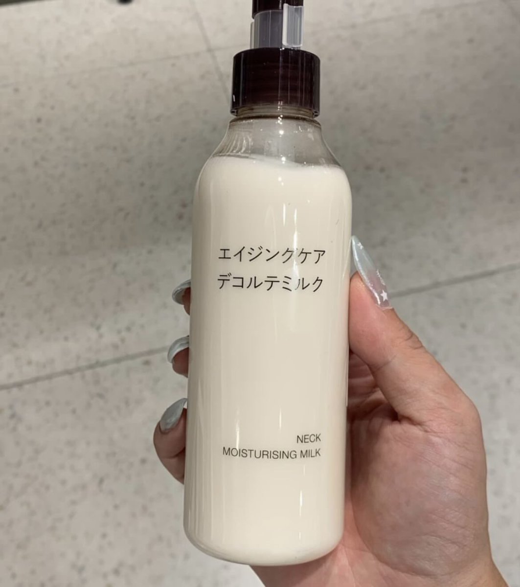 dheyulll's tweet photo. Untuk pemakaiannya itu pagi dan malam, cukup 1–2 pump lalu diratain dari bawah leher ke arah atas yaa👇🏻
💌https://t.co/q4LrXUMWti

pijit pelan sampai meresap agar fokus di bagian yang ada garis leher.. di aku worth it sihh🥹🫶🏻 https://t.co/wV8I0hYbyZ