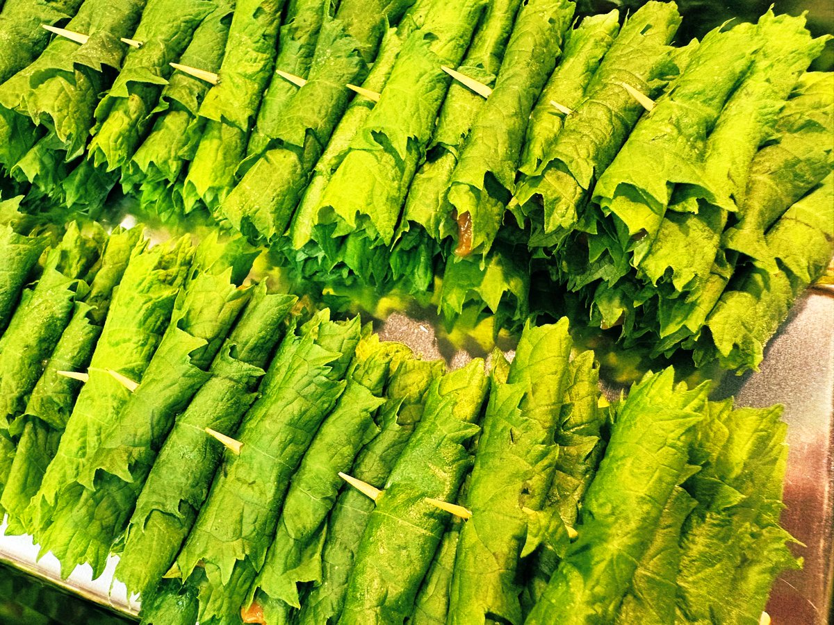 rariru0ken's tweet photo. 夏なので、しそ巻きを作るなど。いい感じのしそを集めるのが大変なんだよな。。。 https://t.co/9D2hkfbfL6