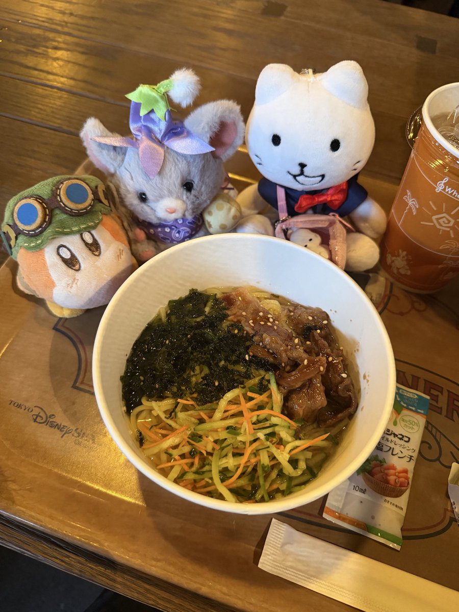 gontyuke_picc's tweet photo. #ワド部 
8月末日、ディズニーシーにて。
結構涼しい日でした☺️
みんな冷やし麺をガン見www https://t.co/IM6dX4sKuj