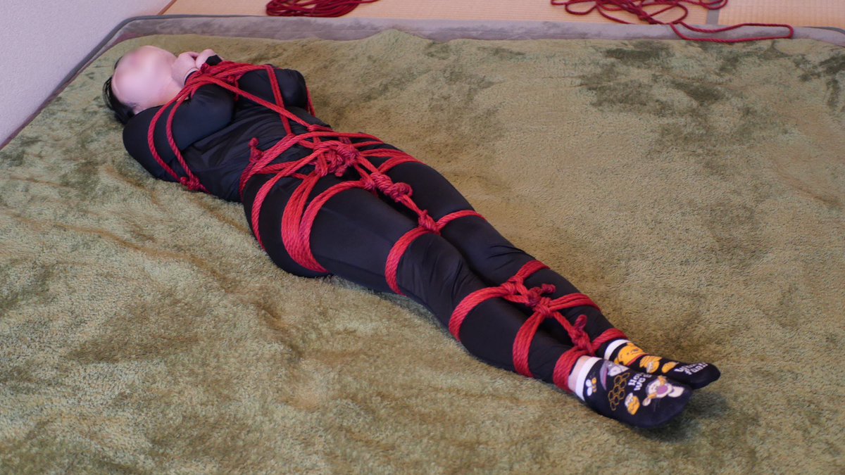 naoko_shibari's tweet photo. 本日は喜多道場名古屋にて個人レッスン
本後手・伸展脚縛り・吊り
そして一文字

吊りは吊り上げる際の身体の使い方を習得中
女性ゆえに腕力���体重に頼ることが出来ませんが、安全に心地よく縛り、吊れるように精進いたします

喜多静山先生@seizan_kita 
せいかさん @seika_kink 
ありがとうございました
#喜多道場 #緊縛教室