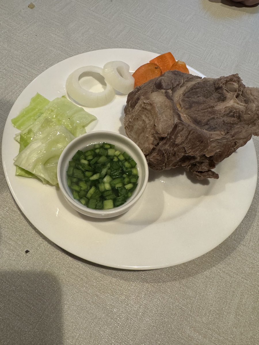 fukushimamonta's tweet photo. 荒汐親方と美味しいモンゴル料理をいただきました✨✨肉肉肉！オイシイヨ！ https://t.co/UIoJr2h1SX
