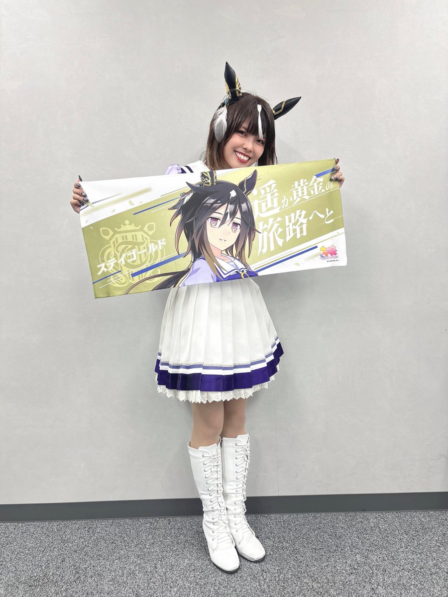 DApanda323's tweet photo. 初リリイベ。
ステイゴールドもトレセン軒で働きました。

今回はタオルと同じ制服姿で撮れて。
「Gold-Recollection」もまた歌えたしトレーナーを近くで感じられて幸せすぎるなぁ。

チャーシューの値段は内緒にしておくね。
#ウマ娘 https://t.co/5jvBRViCYd