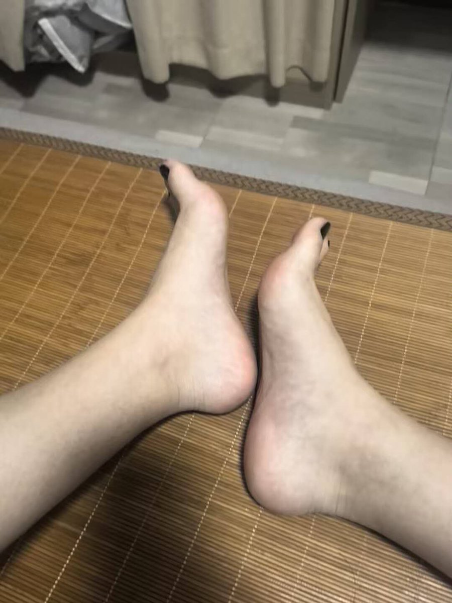 kkkpefi's tweet photo. 喜欢大脚的有福了

鞋码40.5

坐标 四川成都

40.5的���长大脚 技术相当娴熟 性格也不错 不做作
🧵↓性价比极高 （没有要求很死的一个小时 只要你还可以其实一个多快将近两个小时也能继续足）
这女生很好说话 长期合作价格还能有优惠 
可推荐（有偿）#足交 #足模
#footjob #线下足 #成都 https://t.co/fW7cZ2sN0c