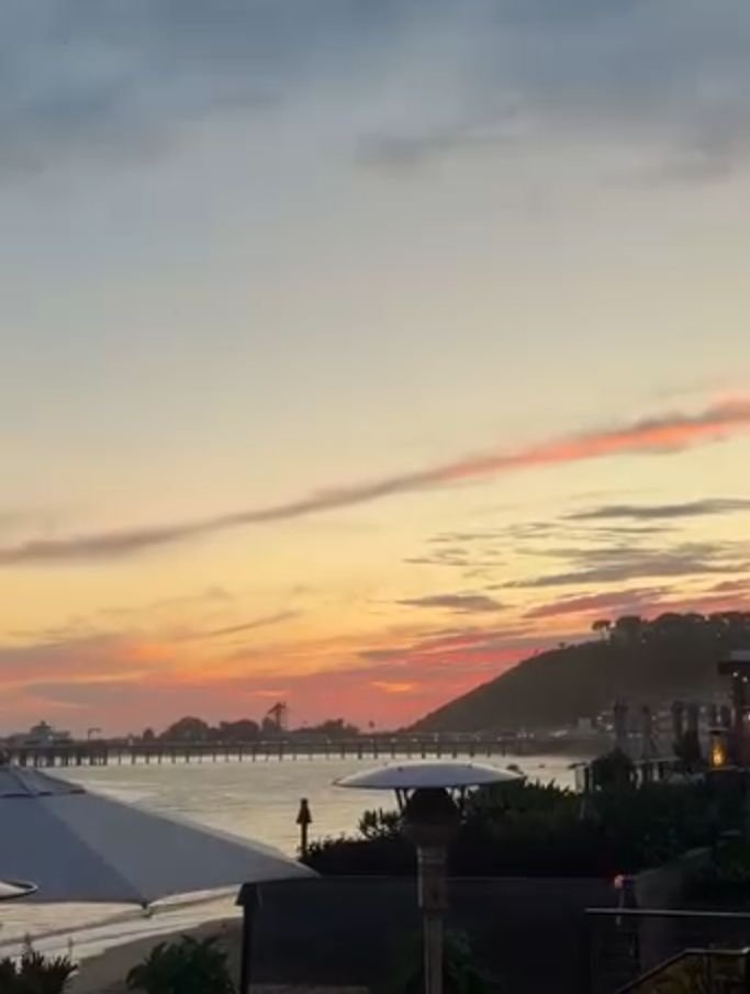 Lizzy_Creasey's tweet photo. This week I had to remind myself that no matter how much I have on my plate. I have to make time for fun with friends. Celebrating our loved ones, hanging with girlfriends, talking about boys and life makeup &amp; silly things. This are the moment that revive our soul. https://t.co/1vEgrlKixL