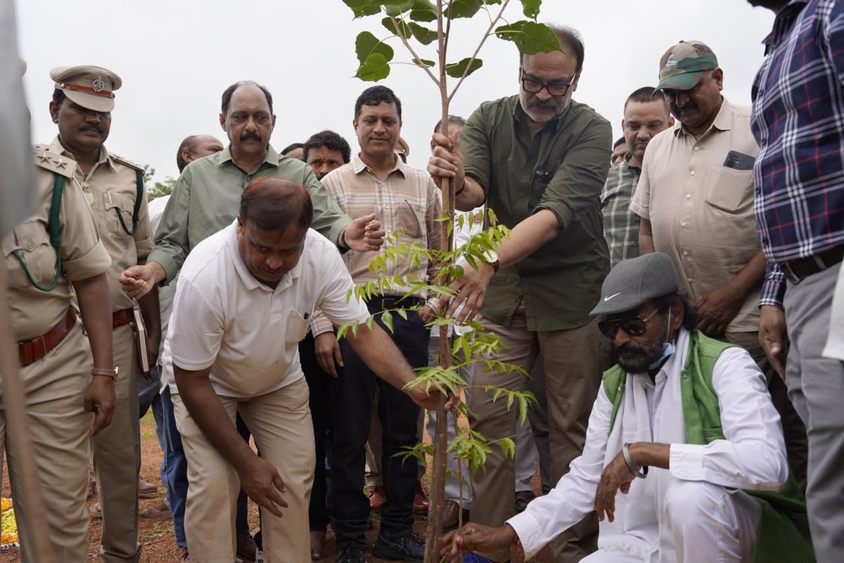 APFDOfficial's tweet photo. AP-GREEN Executive Committee Chairman & Hon’ble MLC Sri @NagaBabuOffl Garu visited the Gutchimi Elephant Holding Area in Seetanagaram Mandal, Parvathipuram Manyam District, and reviewed the Forest Department’s elephant conservation and human–elephant conflict mitigation measures.

During the visit, he interacted with elephant trackers, forest officials, mahouts and the veterinarian, and reviewed field monitoring measures and the movement of wild elephants. He appreciated the dedicated efforts of the Forest Department in mitigating human–elephant conflict.

Sri Nagababu Garu also planted Raavi and Vepa saplings in Gutchimi Reserve Forest and fed nutritious enrichment food to Kumki elephants Jayanth and Abhimanyu. Coming just ahead of the Ganesh festival, the interaction with the elephants made the visit even more special.

Senior Forest Department officials and AP-GREEN representatives participated in the programme.

@APDeputyCMO @AndhraPradeshCM
@moefcc @PIB_India @pibvijayawada

#APForestDepartment #APGREEN #ElephantConservation #KumkiElephants #ElephantCamp