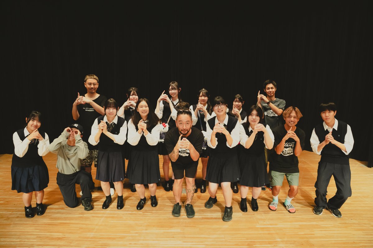 orangerangenow's tweet photo. ＼\ #ニコニコカーニバル コラボ/／

栃木公演の地元学生コラボは💁

那須塩原市立三島中学校 ダンス部
栃木県立黒磯高等学校 吹奏楽部

2校の生徒による、イケてるパフォーマンスをありがとうございました🕺🎷

Photo by @leifilmworks

#ORANGERANGE #レンジ25周年イヤー https://t.co/JJxQIlImzV