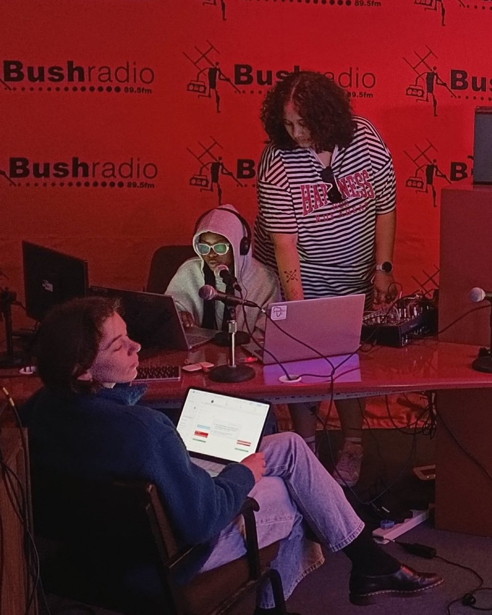 Bushradio's tweet photo. Oyisha our @CPUT intern reads their first news bulletin during the @sakhisizwe live music session under the watchful eye of Keelyn while Nicola our @UctLaw intern gets ready to host.
#radio
#media
#learnbydoing
#training
#BushRadio https://t.co/inHDTvyAR5