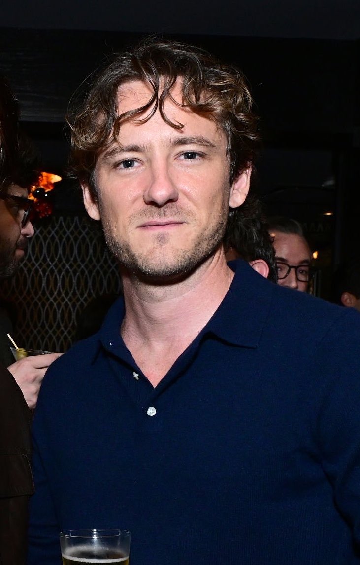 andordameron's tweet photo. his hair… his face card… my god he’s so gorgeous https://t.co/7pMHghmvWr