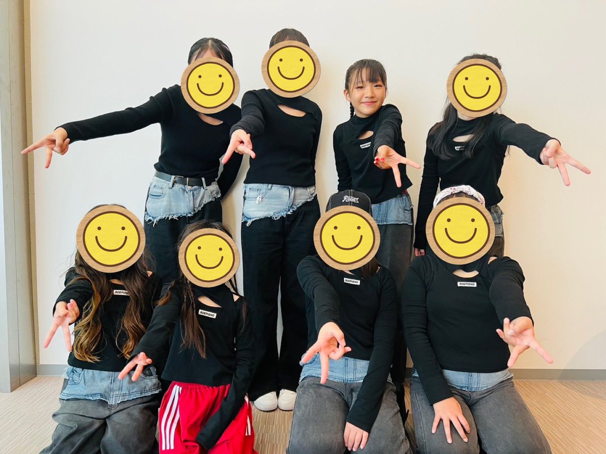 Rena_m1111's tweet photo. こんばんは☆

今日はダンスの発表会でした！
3人辞めちゃうから
このメンバーで踊るラストステージだったけど
楽しく踊れてプレゼントも喜んでもらえて
良かった(*´˘`*)

次の発表会は12月！
それまでには身体柔らかくします…

#Topmodelschool仙台校
#ダンスキッズ
#js5 https://t.co/xXGa7R5MMH