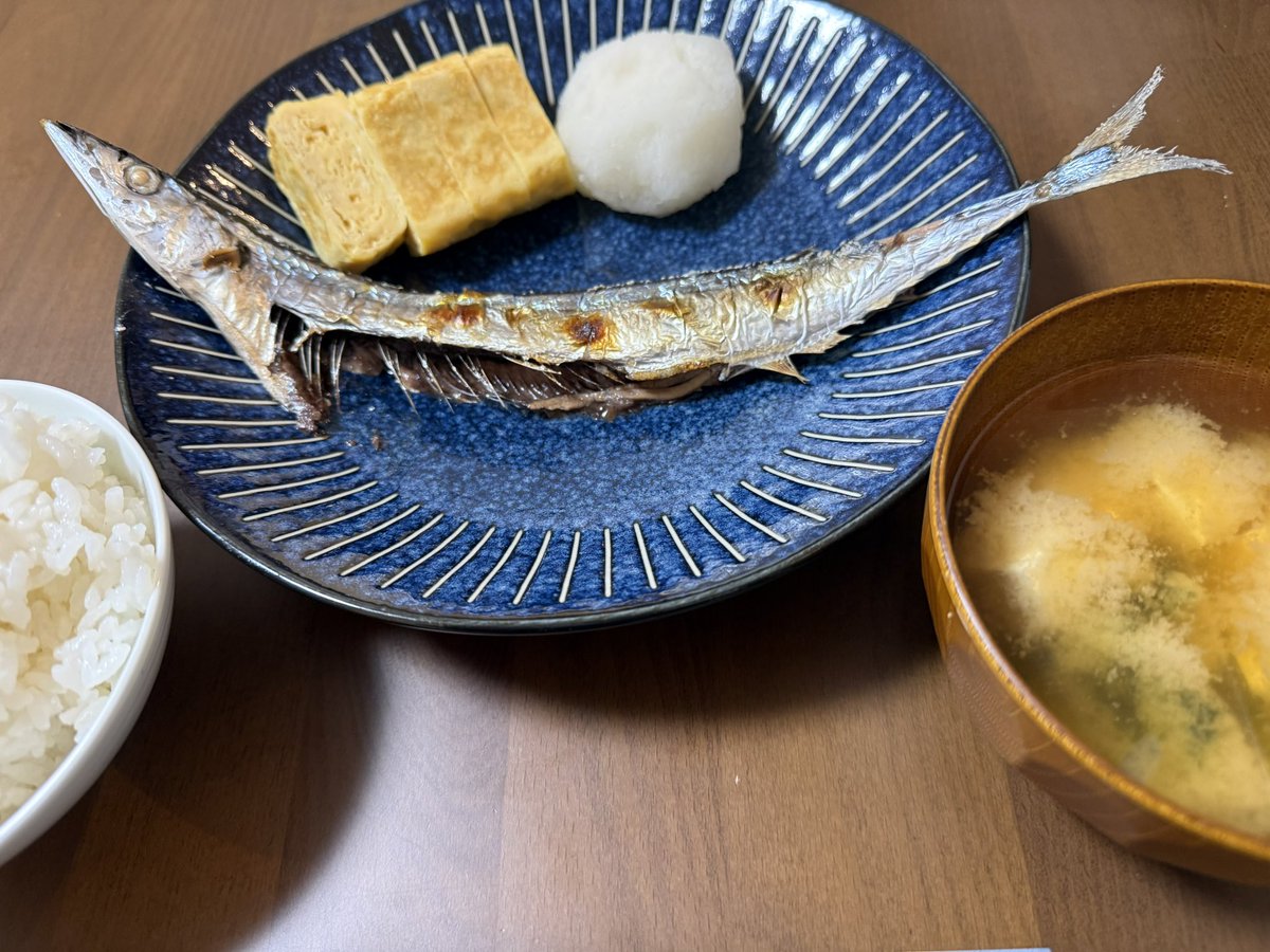 cIaremon's tweet photo. 数年ぶりの秋刀魚
普通のスーパーの秋刀魚なのでしょぼさんまではあるけど秋を感じられた https://t.co/TDOj0drxeK