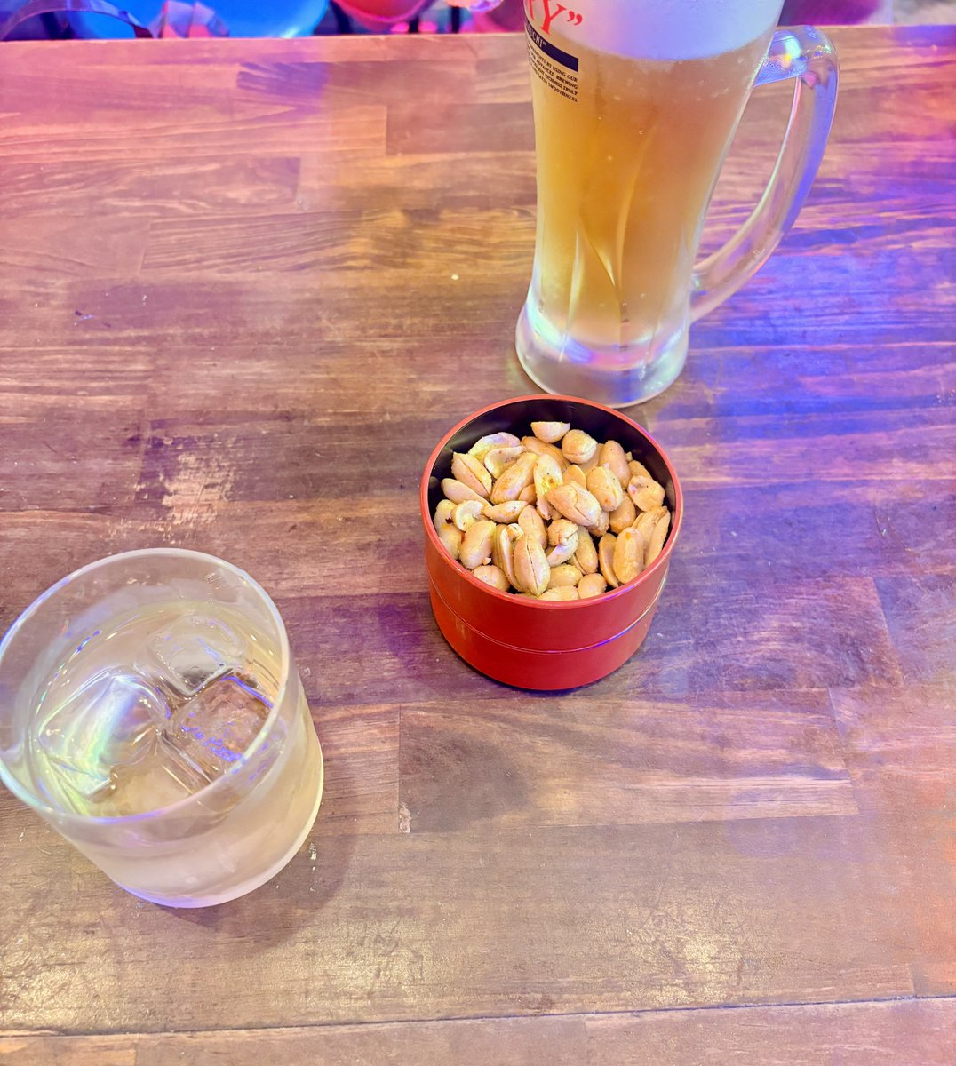 spr_421's tweet photo. ネオン街風の飲み屋で乾杯🍻 https://t.co/rls7xUM8PZ