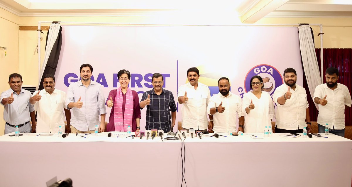 ArvindKejriwal's tweet photo. On the eve of Ganesh Chaturthi, we make a new beginning in Goa’s politics. 

‘Goa First’ - an alliance between Aam Aadmi Party and Goa Forward Party - to be an alternative to the BJP-Congress collusion that has destroyed the state of Goa. https://t.co/yJLtUI7dkn