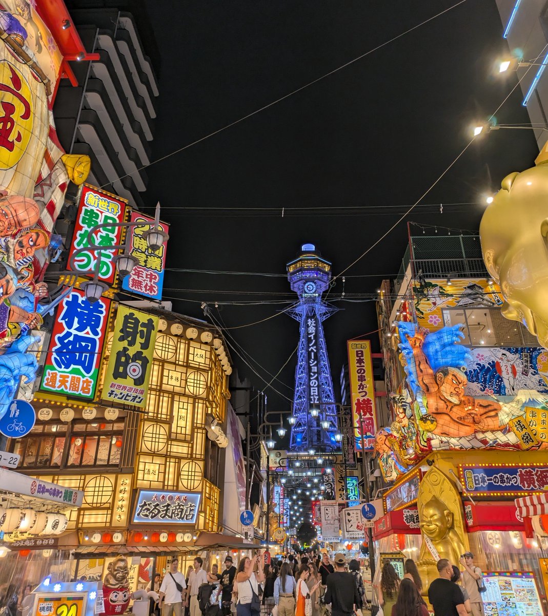 mrp4p's tweet photo. 大阪に来て10年、今さら夜景の通天閣に感動する https://t.co/zsedSx9sWv