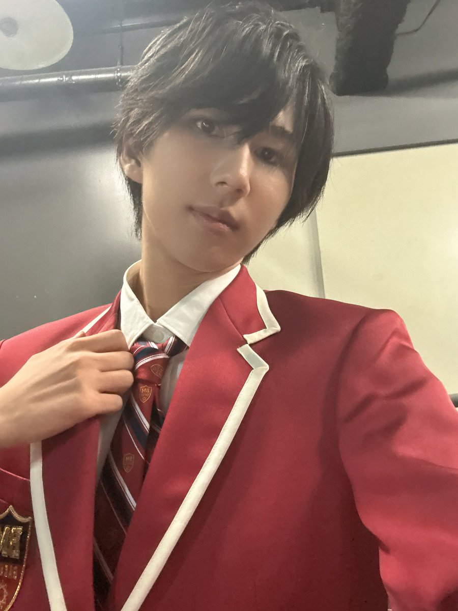 ndg_manato's tweet photo. 初！単独ライブ
ありがとうございました！！
赤いブレザーから登場！
めちゃくちゃアツいライブ
皆さんの熱気に支えられました！

手紙くれた人ありがとうー！！

撮影協力
@ndg_soma 
@ndg_eita https://t.co/5VjmiyO8Ni