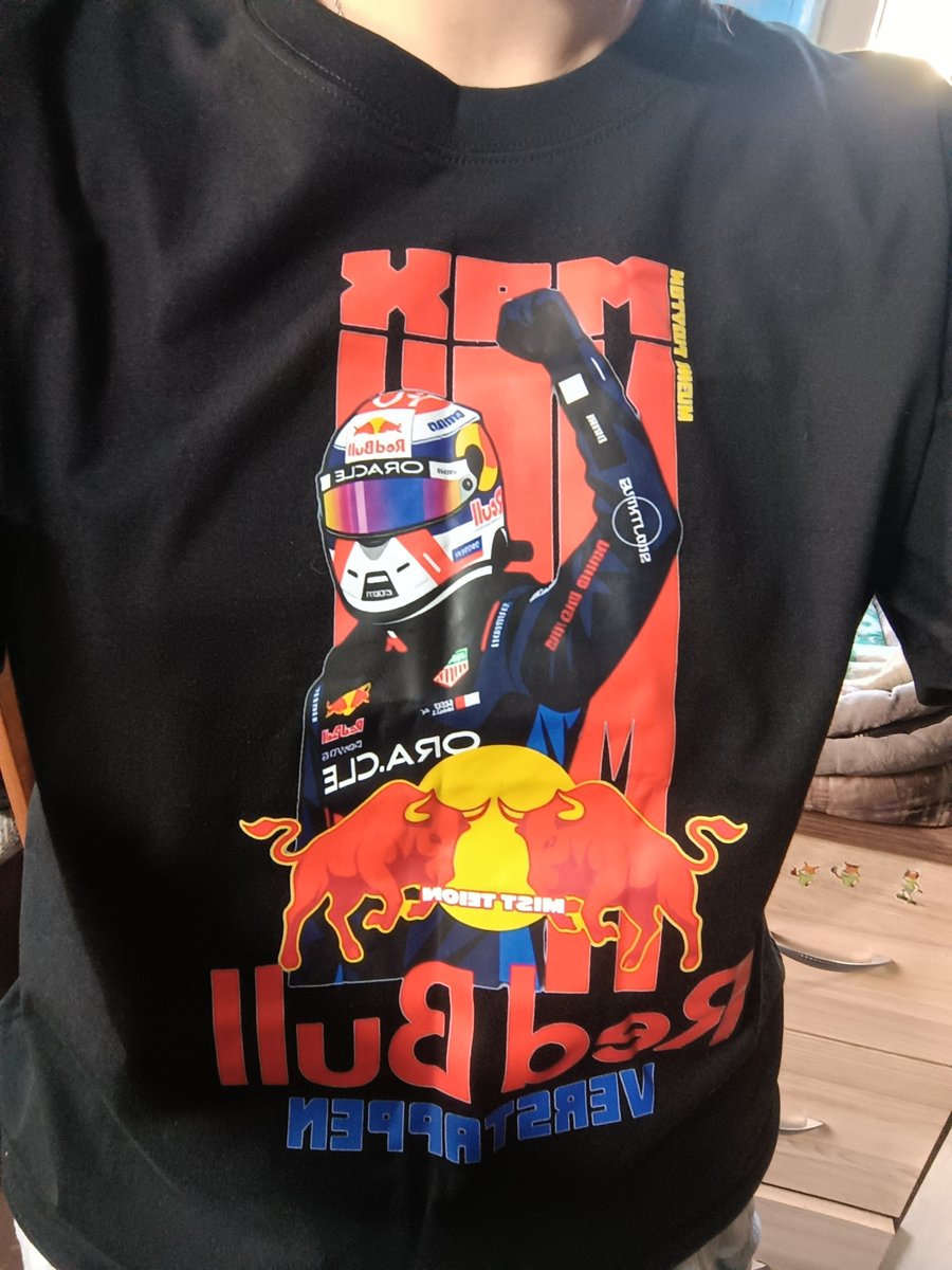 valllllki's tweet photo. ЗА ТРИСТА РУБЛЕЙ УРВАЛА БАБКА ТЯНУЛАСЬ Я ЕЙ ПО РУКАМ ДАЛА https://t.co/Rj9E8sesFX
