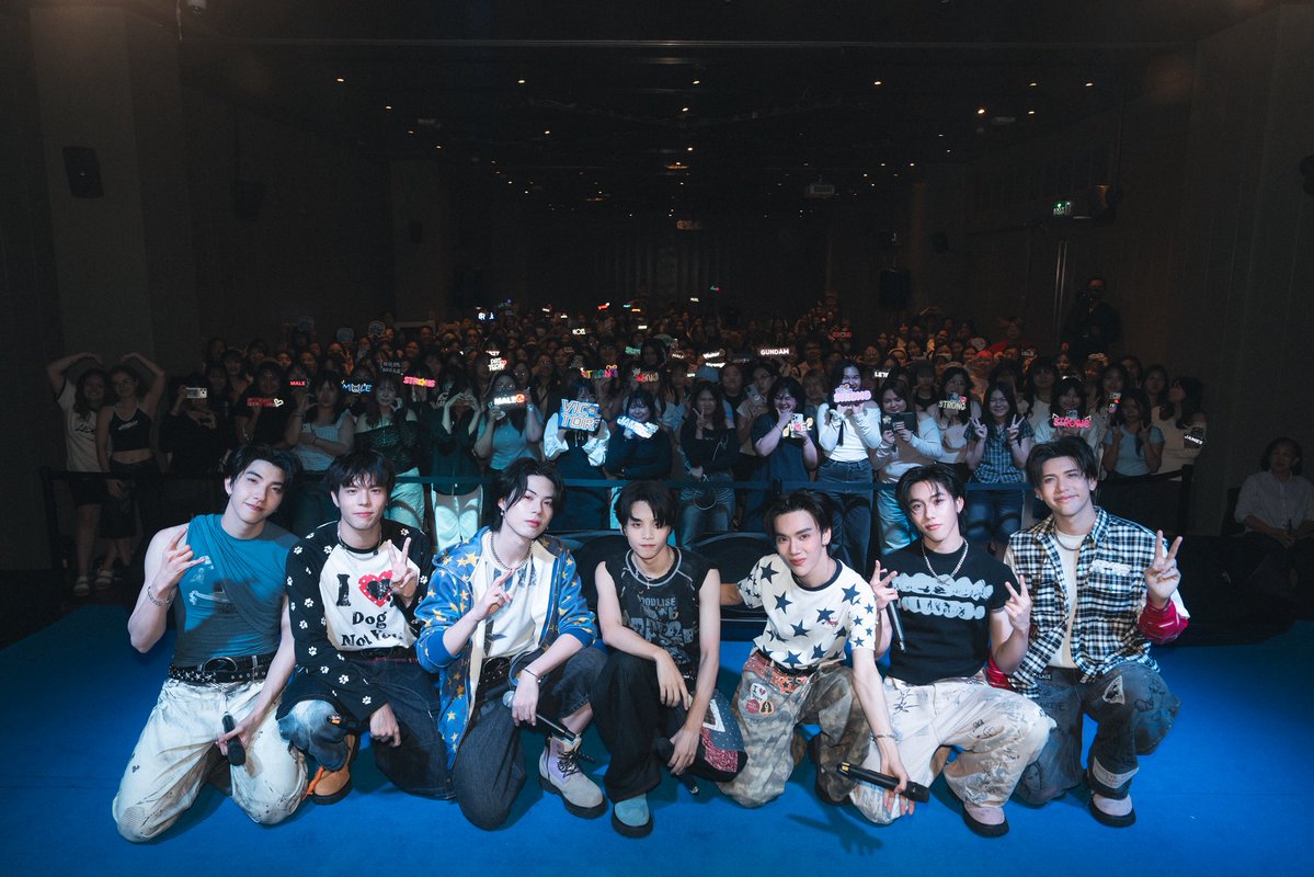 LE7EL_Official's tweet photo. ขอบคุณ @LeayDoDee และพี่ ๆ EXP ทุกคนที่มาร่วมใช้เวลาแสนพิเศษใน LDD PLAYGROUND : LE7EL MINI CONCERT นี้นะครับ อยู่ UP LEVEL กับพวกผมไปนาน ๆ เลยนะครับ🖤✨

#LE7EL #LeayDoDee
#LDDPLAYGROUNDxLE7EL https://t.co/BvWrtfieL7