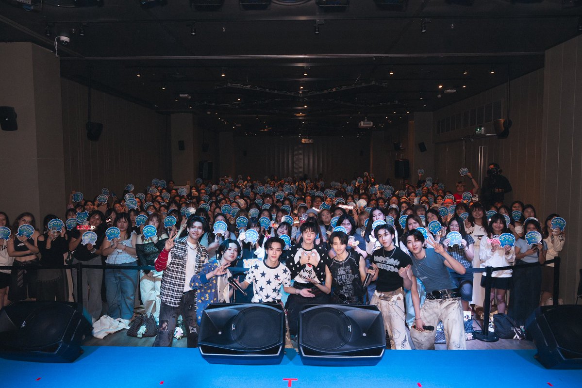 LE7EL_Official's tweet photo. ขอบคุณ @LeayDoDee และพี่ ๆ EXP ทุกคนที่มาร่วมใช้เวลาแสนพิเศษใน LDD PLAYGROUND : LE7EL MINI CONCERT นี้นะครับ อยู่ UP LEVEL กับพวกผมไปนาน ๆ เลยนะครับ🖤✨

#LE7EL #LeayDoDee
#LDDPLAYGROUNDxLE7EL https://t.co/BvWrtfieL7