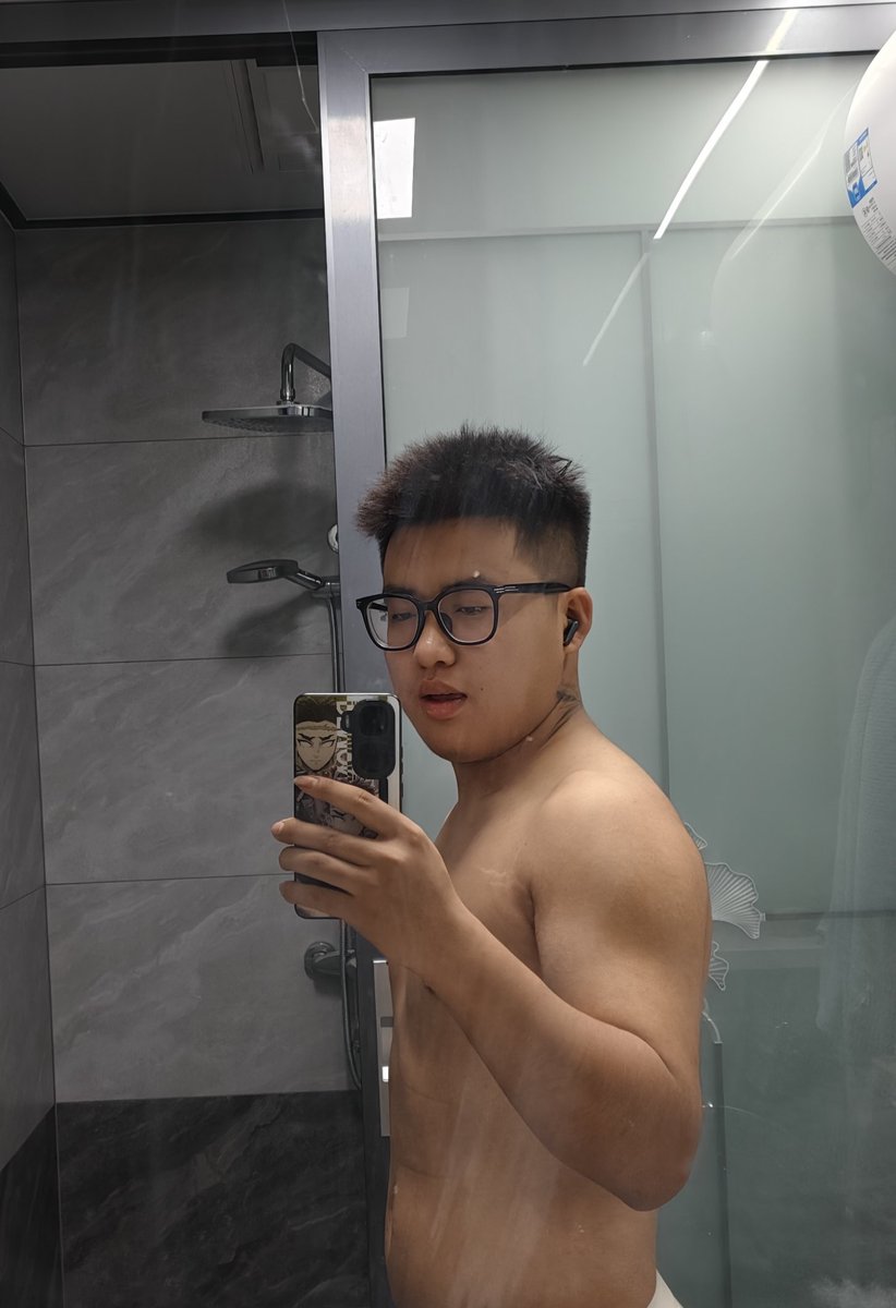 de_wan2678000's tweet photo. 🐕我以为时间能治好脚气
结果它只是藏进更深的皮里。就像我以为能忘了你，结果一闷、一热、一闲下来，你又开始痒。治标不治本，根在你那儿。我爱你就像脚气一样##找主 https://t.co/Nq1o8hOkeA