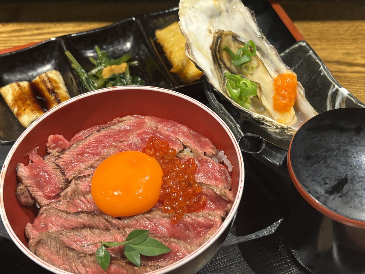 TAKUSAN_04's tweet photo. 和牛肉まぶしと牡蠣おいしかった＞ꇴ＜♥ https://t.co/W160OSntHP