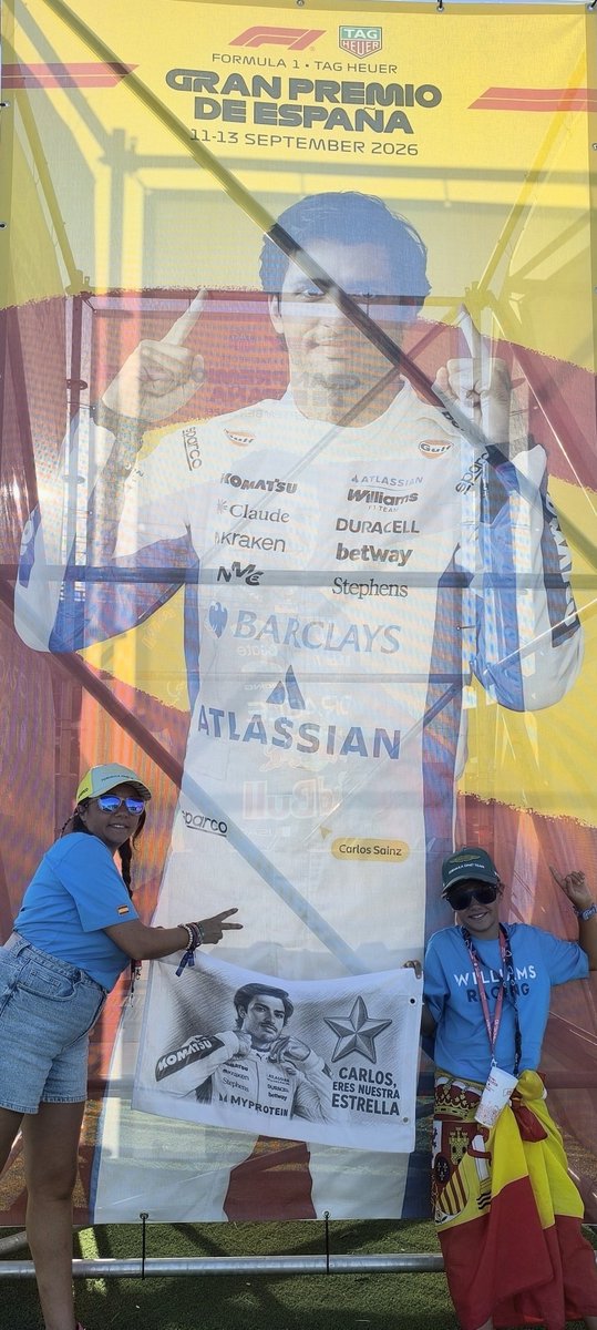RParazuelo's tweet photo. Deseosos de saludarte @Carlossainz55 desde la curva QATAR en #MADRING Somos tú equipo, somos España, no hay mejor pole que tu casa, Madrid. #F1 #DAZN #España @WilliamsRacing https://t.co/xkxmC3X67O