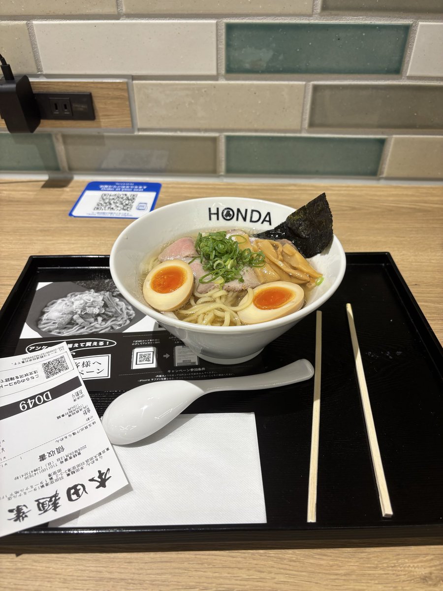snoop0920's tweet photo. 大田区の休日日記④
羽田空港のスタバ☕️
羽田空港のフードコートでラーメン🍜
��田空港のドトール☕️
蒲田の本屋とスタ丼とまちおかでお菓子🍪
#羽田空港
#スターバックス
#ドトール
#蒲田
#まちおか
#本屋
#スタ丼 https://t.co/kY0xGPZBTp