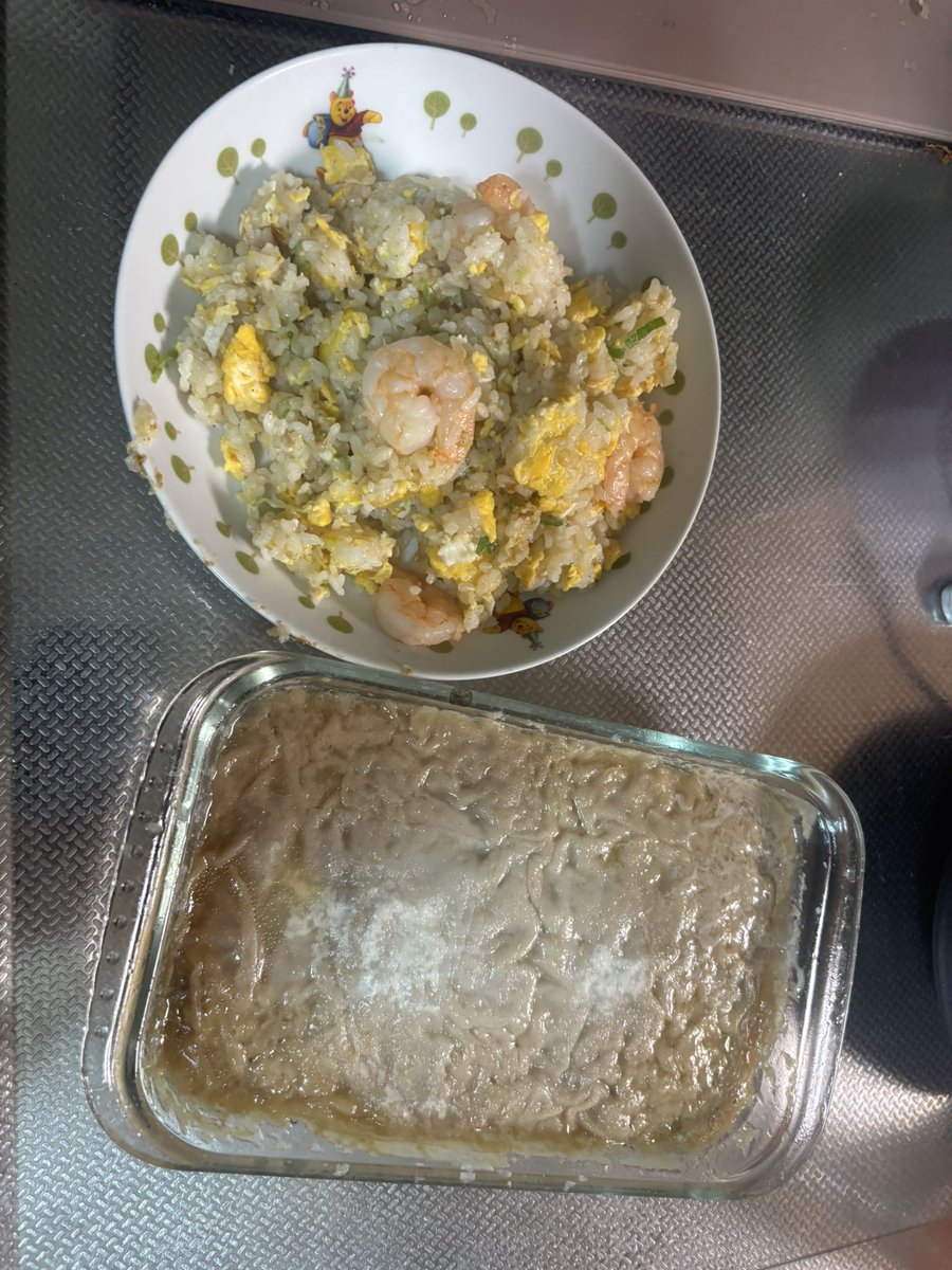 art8157's tweet photo. レンチン小籠包春巻きの皮余ってたからそれ使ったらベチョってしてる https://t.co/t2GDg7BkPS