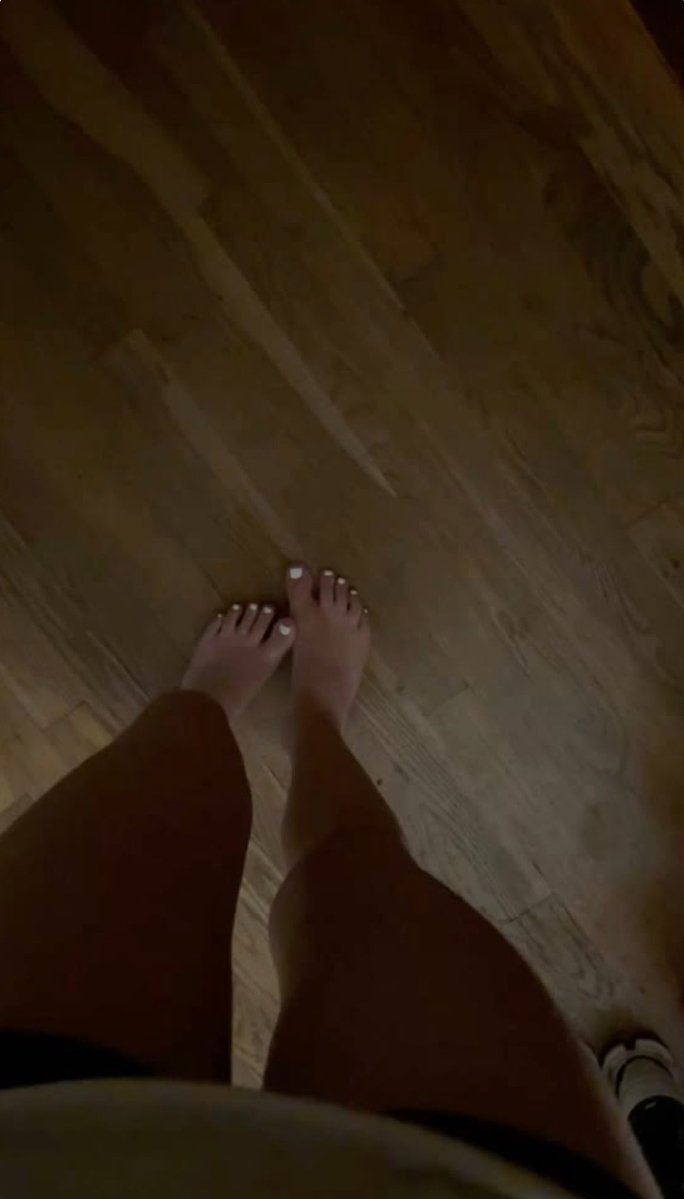 NinalaQueen09's tweet photo. Bonjours ya t’il des hommes qui aiment gâter?#moneyslave #soumis #findom #feetfetısh #sugardaddy https://t.co/VTCUoqWHgR