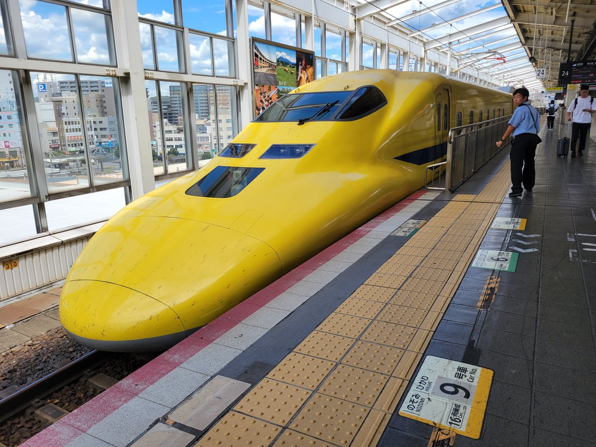 ken34591623's tweet photo. 岡山着いたらドクターイエローいたのでうれしい！ https://t.co/7qeH2w9385